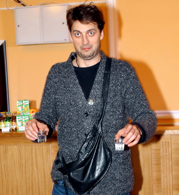 Дорвавшийся до любимой водки Иван Колесников ни в чем себе не отказывал