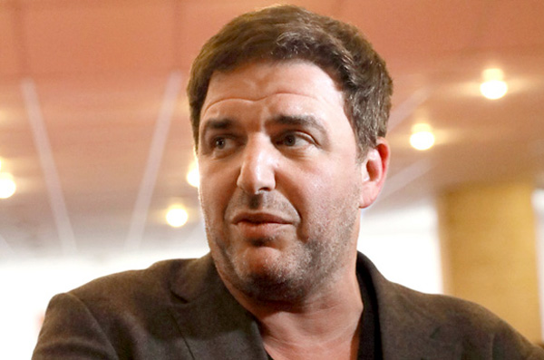 Максим Виторган боялся подойти к жене и ревниво скулил, наблюдая за ней издалека