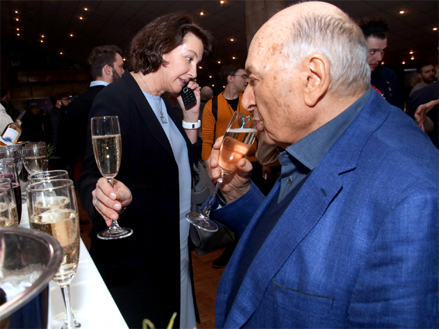 Наталья сожительствует с Михаилом Михайловичем почти 20 лет, но он так и не сделал ей предложение, чтобы было легче делить имущество в случае разрыва отношений