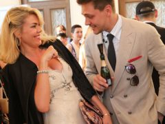 Милош Бикович изучает достопримечательности «Кинотавра». Фото: Лариса Кудрявцева