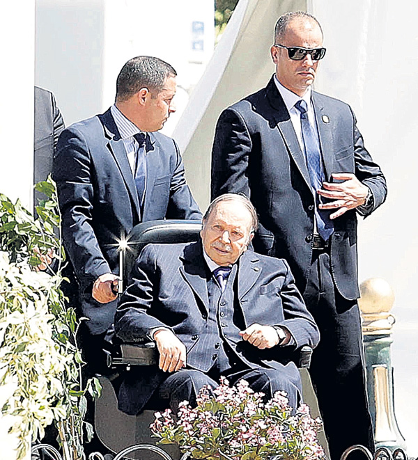 Президент Абдель Азиз Бутеффлика правил страной из больницы в Швейцарии