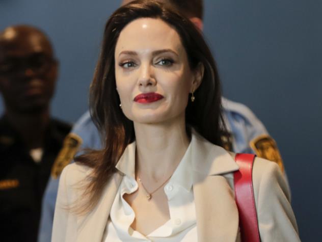 Анджелина Джоли