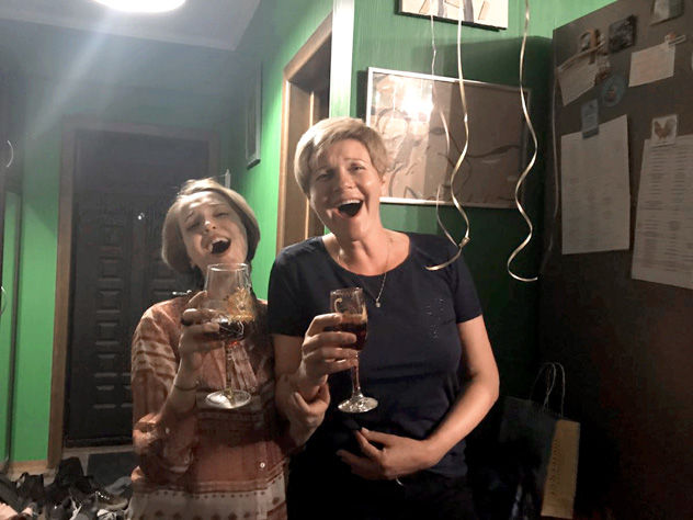 Соня и ее знаменитая мама уверены, что в винишке больше философии, чем в книгах