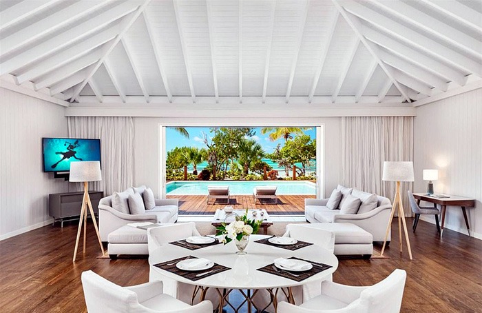 Из многих комнат выход прямо к бассейну