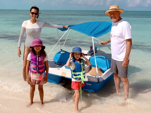 Брюс, Эмма, Мейбел и Эвелин нравилось отдыхать на карибском острове