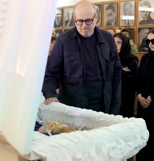 Сын Евгения Евстигнеева - Денис - простился с мачехой