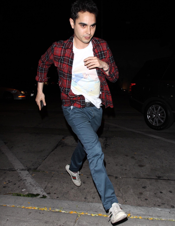 Макс спешит на день рождения к Эль