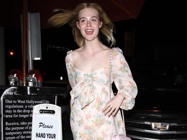 Именинница в предвкушении встречи с бойфрендом