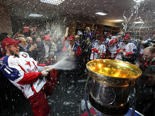 В раздевалке ЦСКА шампанское лилось рекой