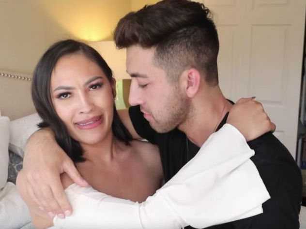 Звезда Youtube поцеловал сестру