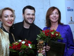 Эмин Агаларов (в центре)