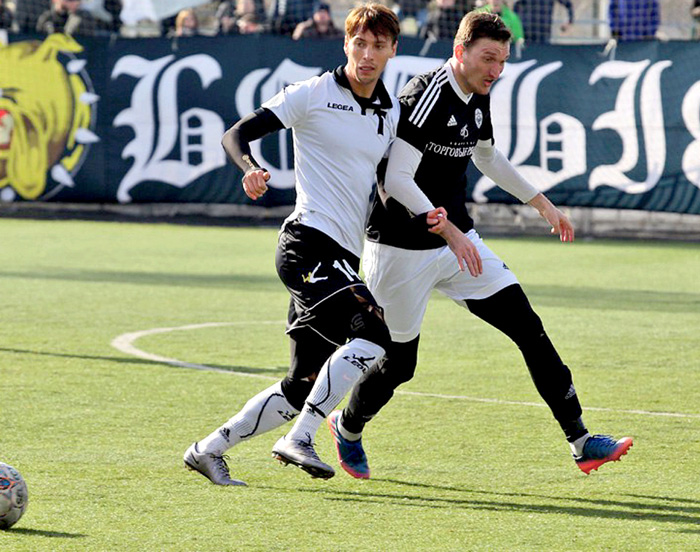 А на футбольном поле Виктор выглядел как нормальный мужик