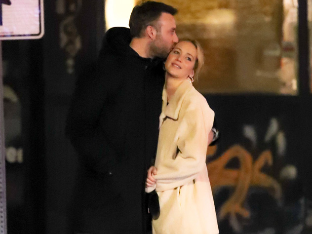 Дженнифер и Кук решили не тянуть со свадьбой