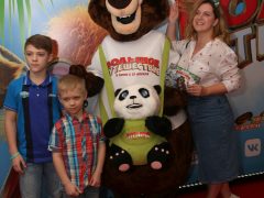 Анастасия Денисова с сновьями