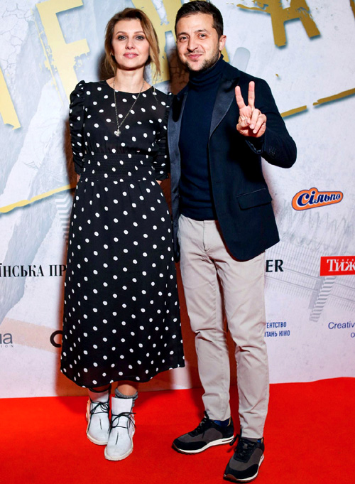 Этими пальцами кавээнщик творит с женой Еленой чудеса