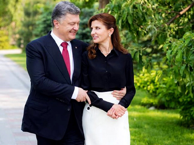 Пётр Алексеевич прикасается к супруге Марине только на публике