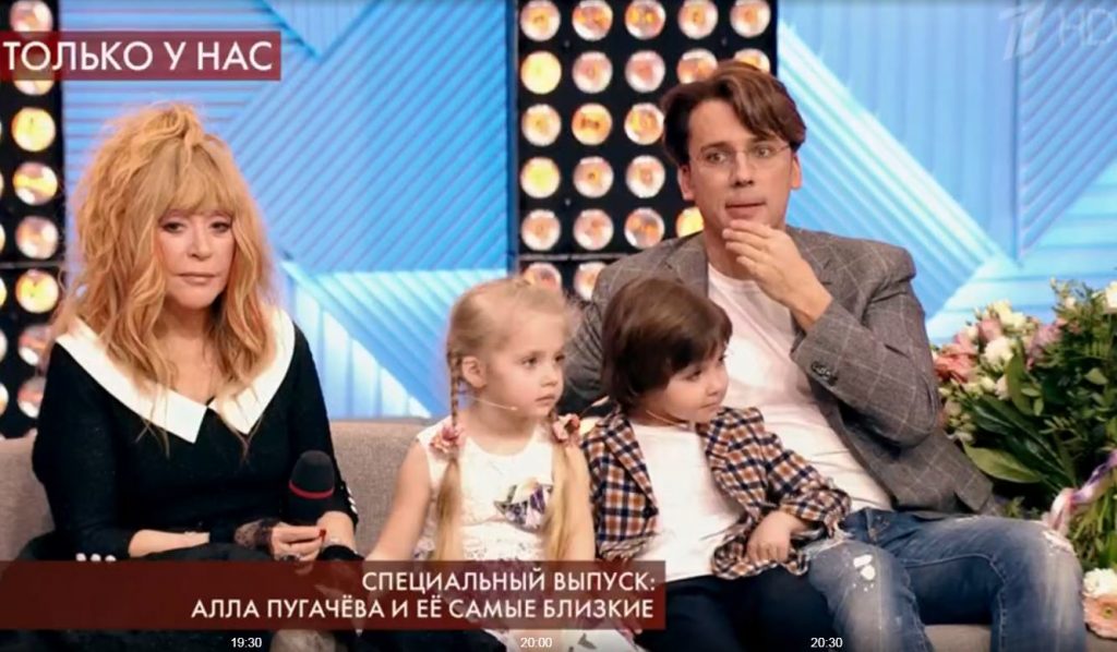 Пугачева с мужем и детьми