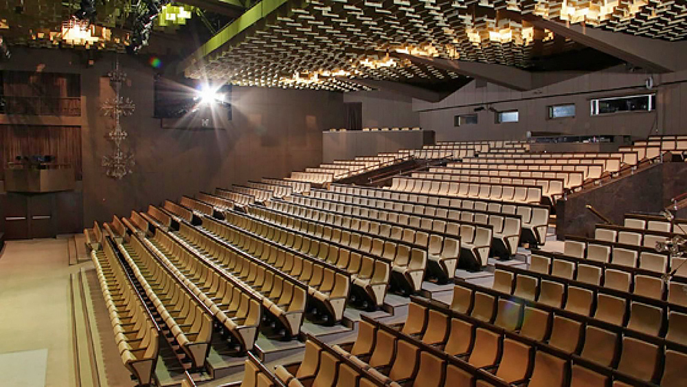 «Всем кого касается» в «Сатириконе»