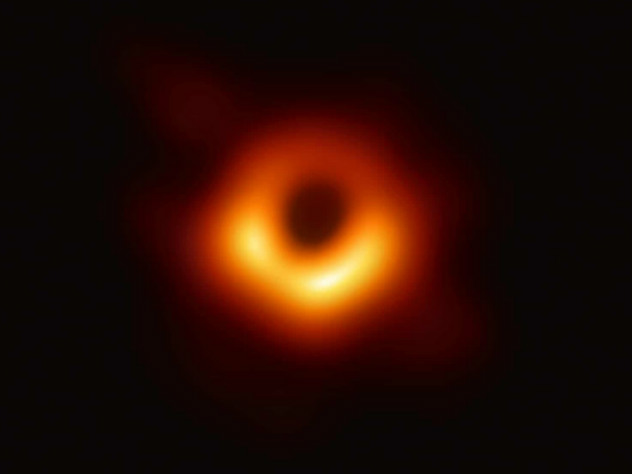 Первое фото черной дыры