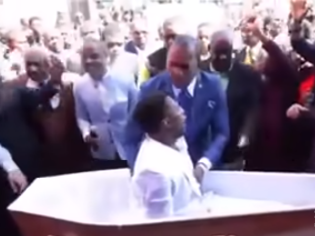 В Зимбабве пастор воскресил умершего