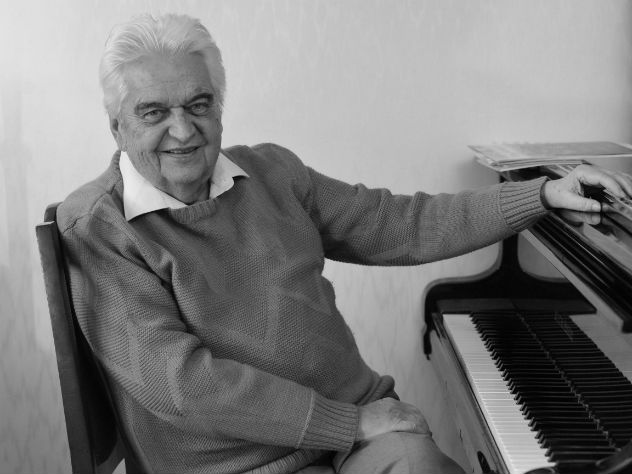 Умер Евгений Крылатов