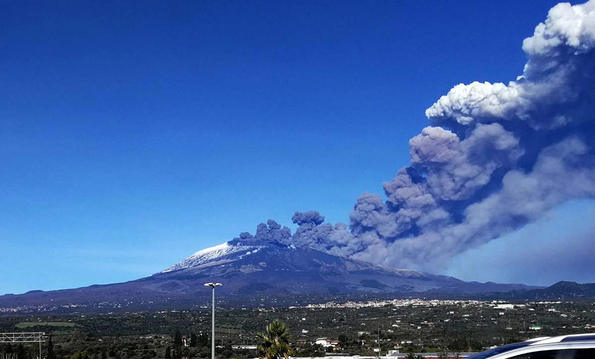 На Сицилии проснулся самый большой действующий вулкан в Европе. Фото: globallookpress.com