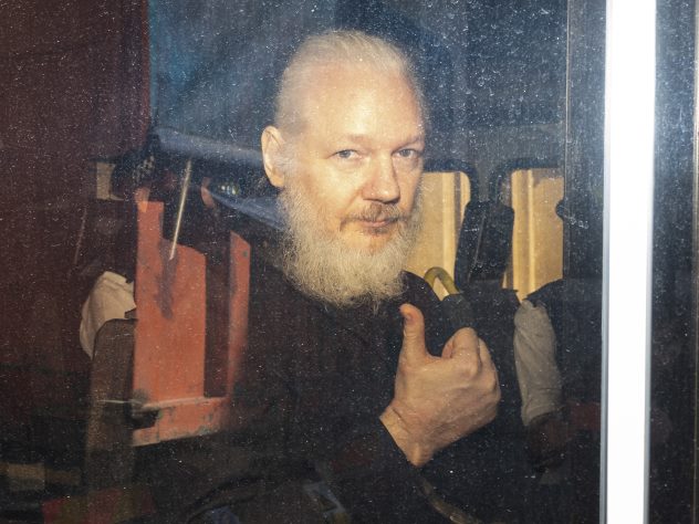 Джулиан Ассанж