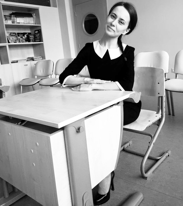 Виктория Ивановна Савкеева преподает в элитной гимназии, где обучение стоит 600 - 700 тыс. руб. в год