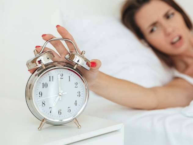 Просыпаться по будильнику