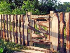 Оригинальные заборы для дачи. Фото: Dekoriko