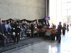 Прощание проходило в траурном зале Троекуровского кладбища