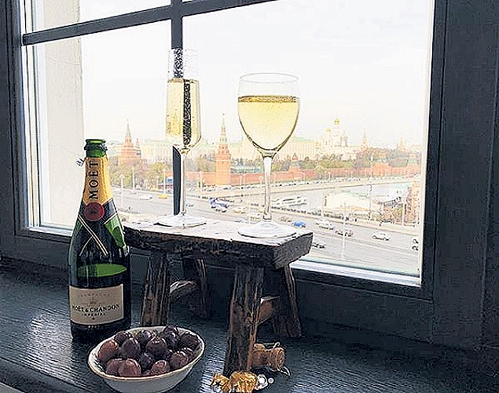 Журналист часто хвастался в соцсетях видом из своего окна на Кремль