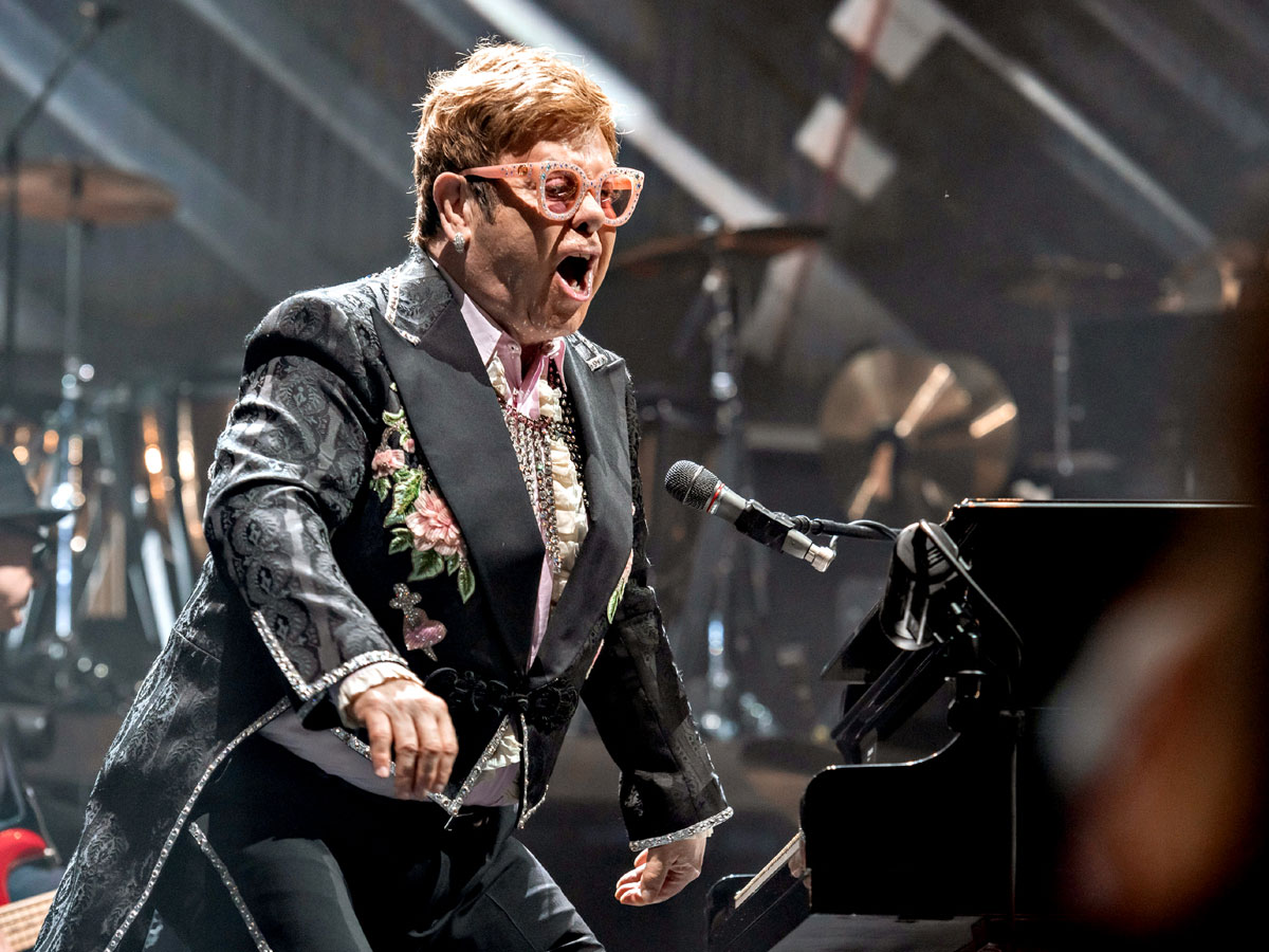 На концерте в Копенгагене 72-летний Элтон Джон зажег, как в лучшие годы