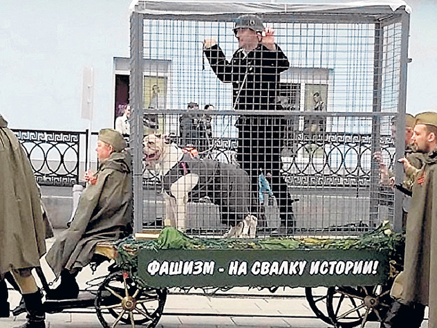 На параде 9 Мая в Нижнем Тагиле артисты напомнили, какую роль сыграл цирк в победе над врагом, в том числе и языком сатиры