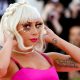 Lady Gaga на благотворительном балу в Нью-Йорке еще держала хвост пистолетом