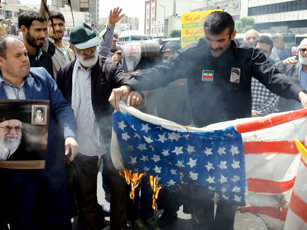 Иранцы готовятся рвать американские флаги, как Тузик грелку
