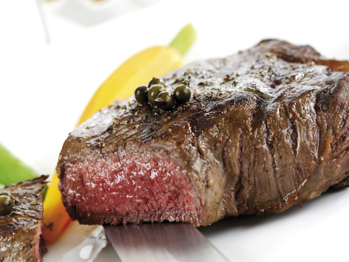 Стейк с кровью попал под запрет