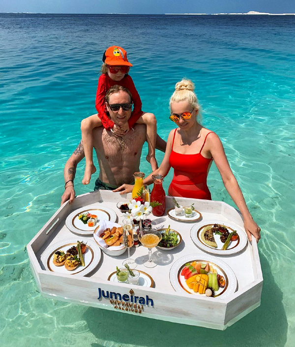 Гном Гномыч сам может оплатить для родителей отдых в любом шикарном отеле мира