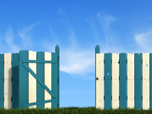 Оригинальные заборы для дачи.