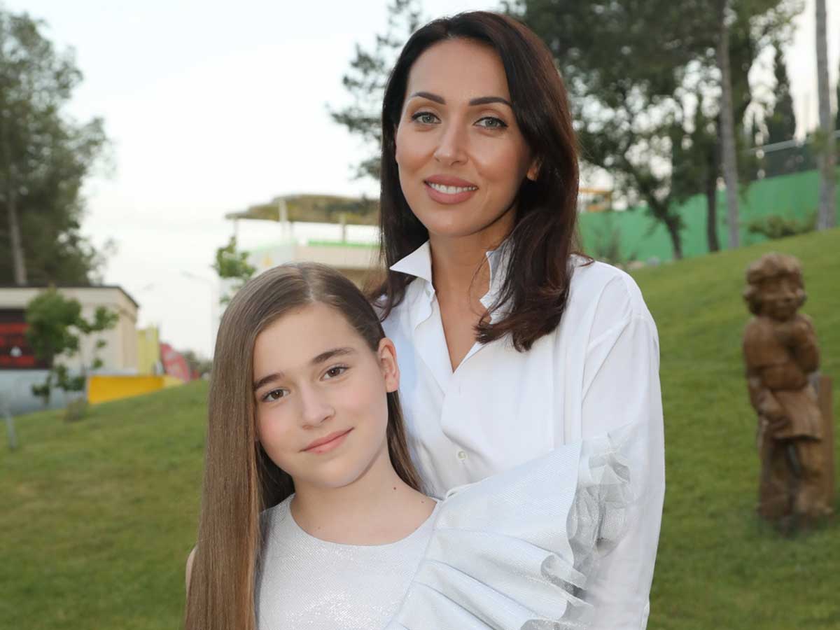 Алсу с дочкой Микеллой Абрамовой