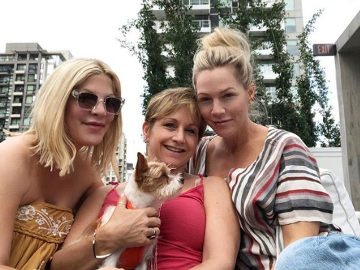 Тори Спеллинг, Дженни Гарт и Габриель Картерис