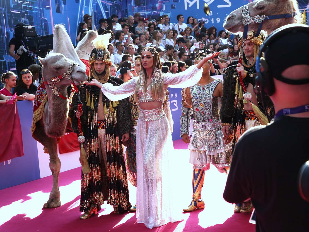 Премия МУЗ-ТВ, Бузова на верблюде