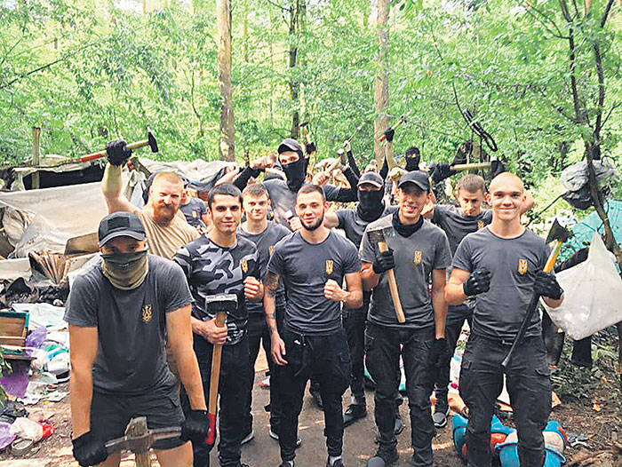 На Украине националисты разгромили цыганский лагерь в Голосеевском парке под Киевом