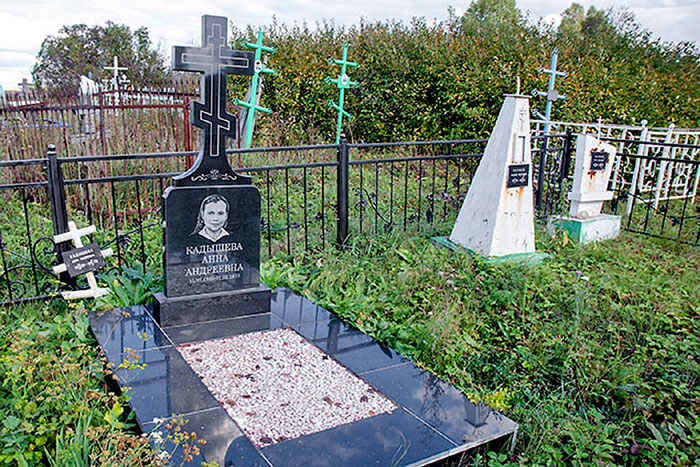 Мама звезды похоронена на сельском кладбище в Самарской области
