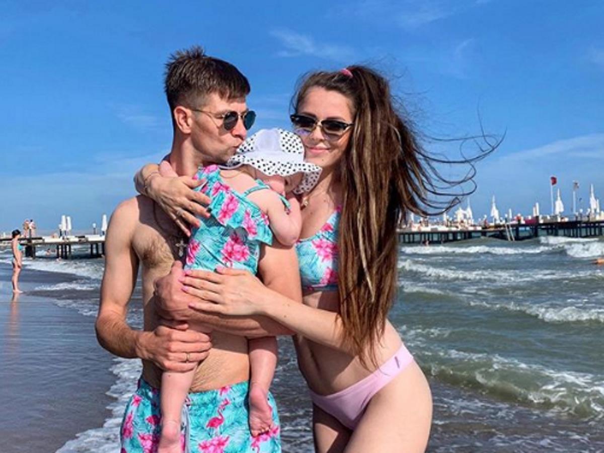 Ольга Рапунцель с мужем и дочкой