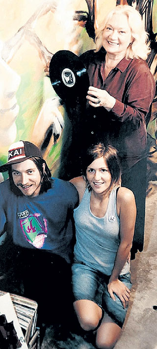 Народная любимица с сыном и невесткой-испанкой