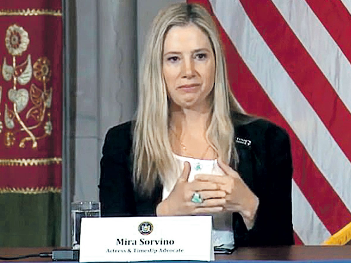 Мира не могла сдержать слез, вспоминая гнусные домогательства