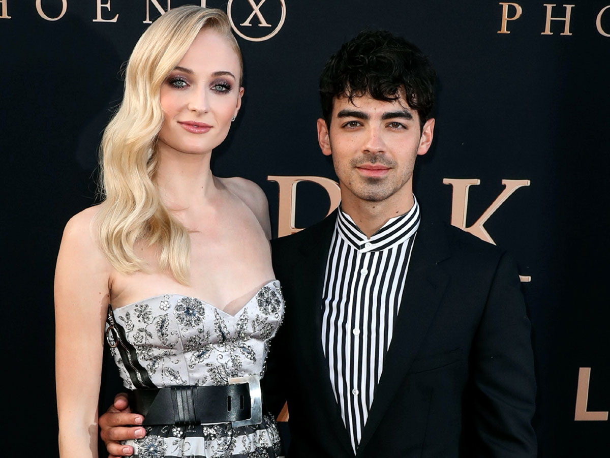 С каждым днем Джо Джонас узнает о жене Софи Тернер все больше интимных подробностей