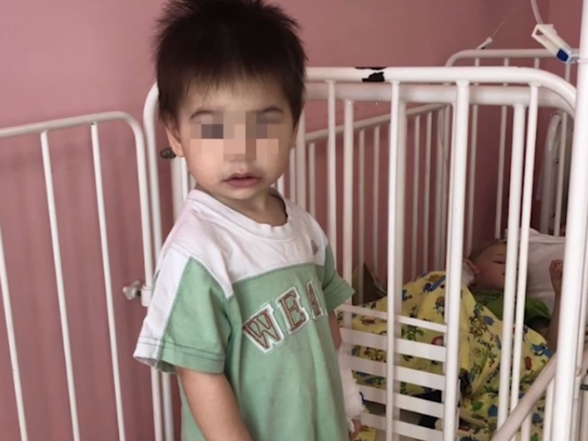 Мать-алкоголичка издевалась над детьми