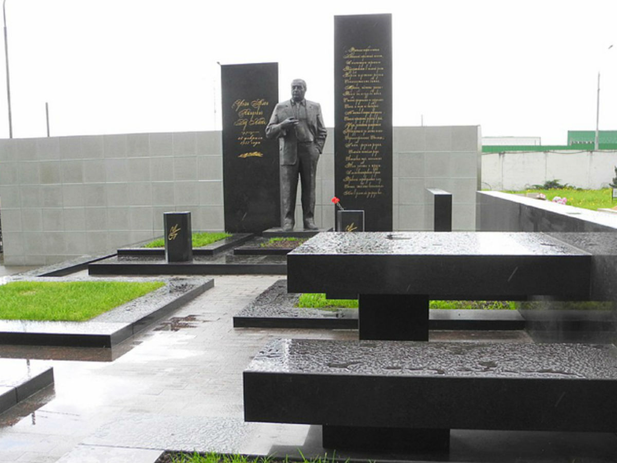 Могила вора в законе Деда Хасана